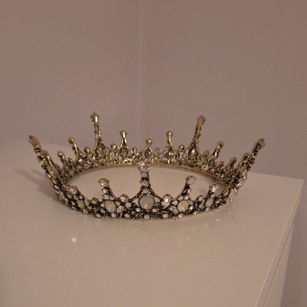 Elegant Gold Crown with Crystal Accents